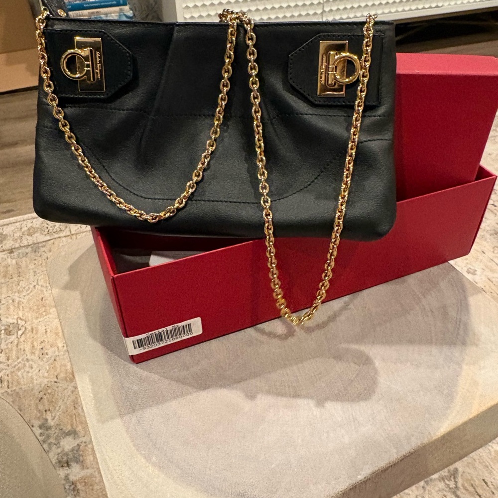 Salvatore Ferragamo black calf leather clutch with crossbody chain - Picture 3 of 3